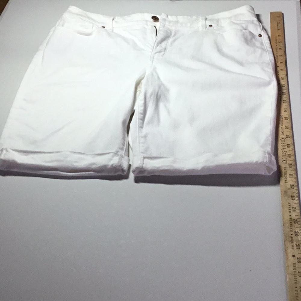 Chico’s white denim shorts size 14 petite